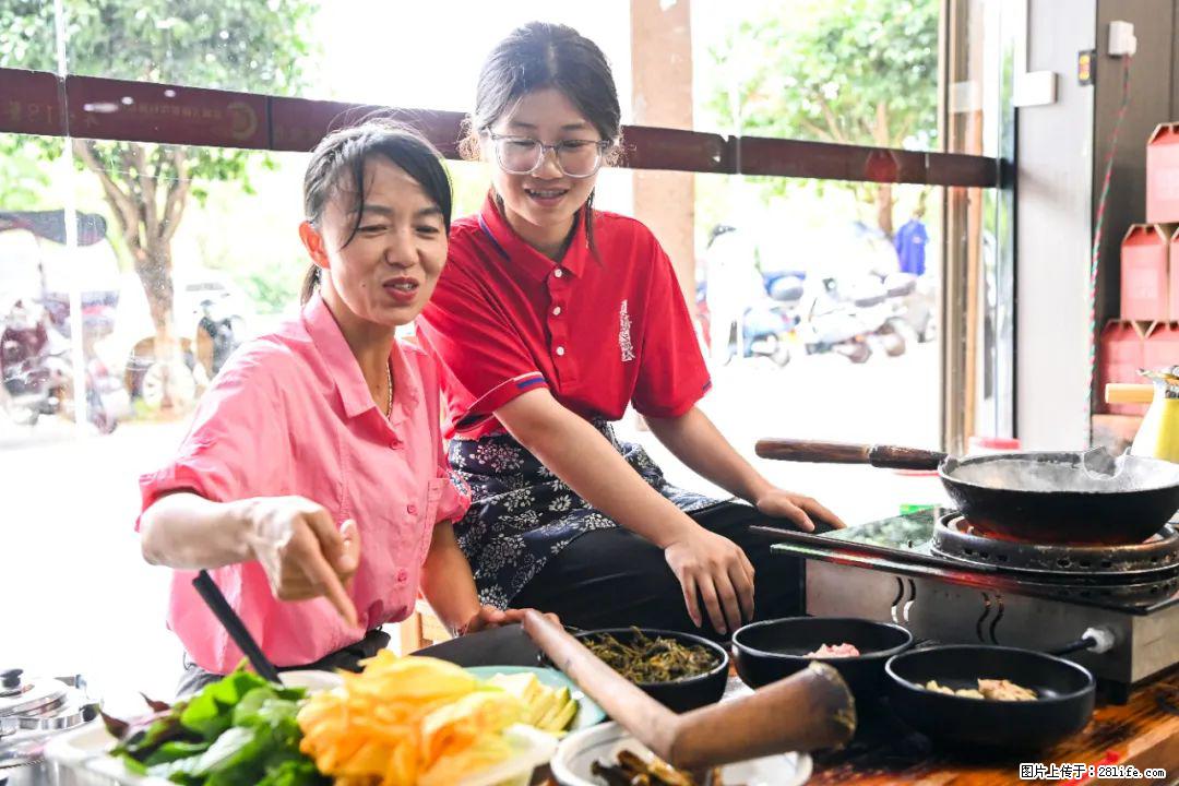 全网追的“扁担女孩”，找了一份暑假工，时薪12元 - 陇南生活资讯 - 陇南28生活网 ln.28life.com